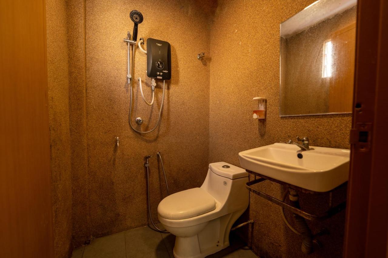 Mary J Hotel Family 10 Pax Room Kota Bharu Buitenkant foto